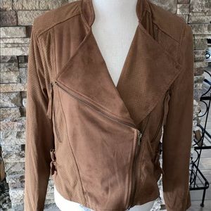 Democracy Women’s Sz M Faux Suede Moto Jacket Buckle Brown.